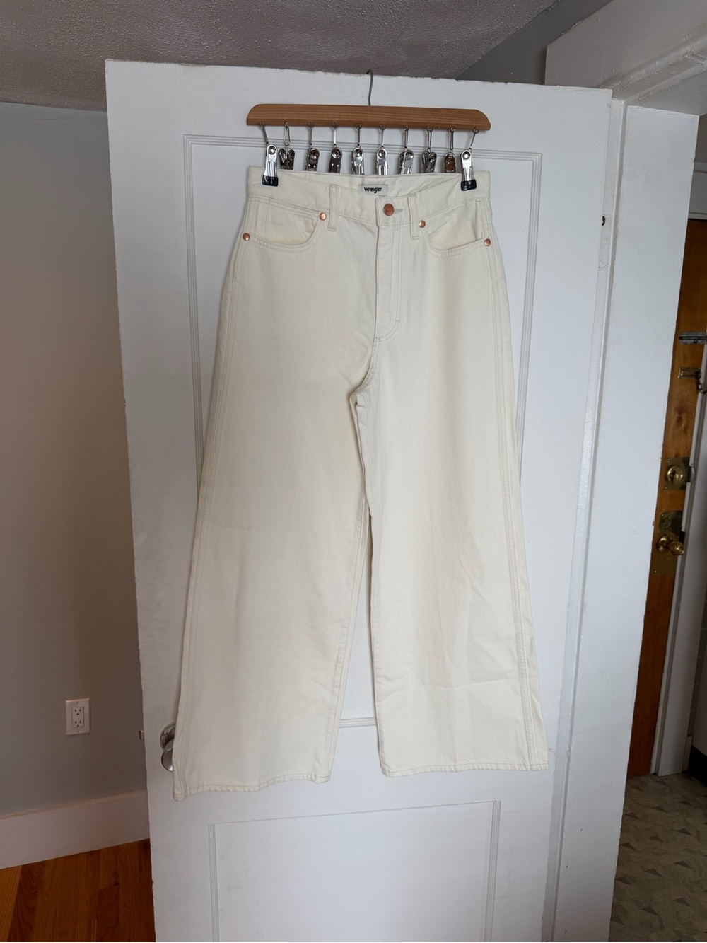 Wrangler Worldwide High-Rise Wide Leg Jeans in Cream